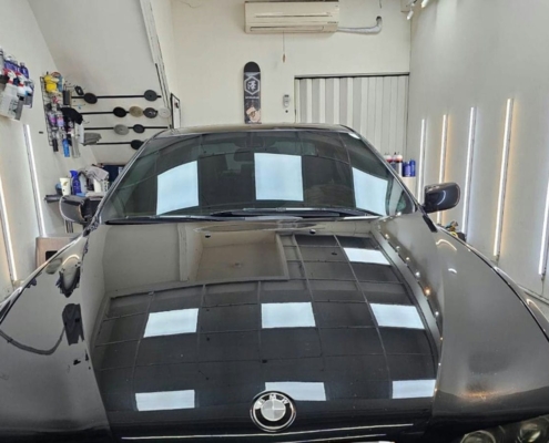 使用專業車用鍍膜液 9H COATING 高硬度玻璃液態鍍膜,所得的鏡面效果。